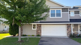 15726 60th Ave N in Plymouth, MN - Building Photo