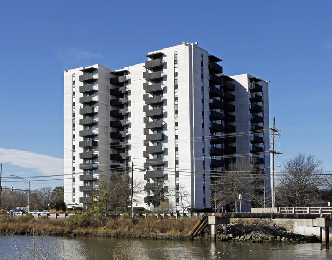 Lakewood Plaza in Norfolk, VA - Building Photo - Building Photo