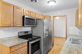 7131 Ewing Ave N in Minneapolis, MN - Building Photo - Building Photo