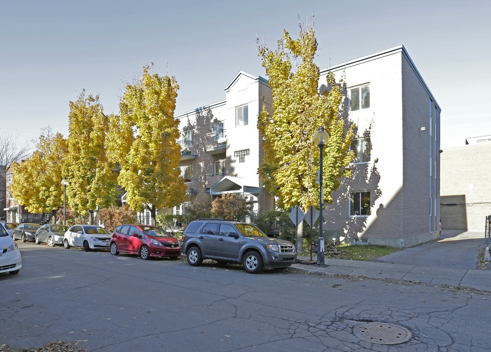 Coop Rose et Bleu in Montréal, QC - Building Photo