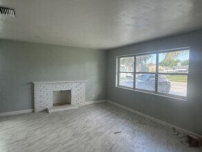 2329 Fairway Dr in West Palm Beach, FL - Building Photo - Building Photo