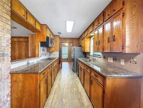 7401 Hwy 6 in Hitchcock, TX - Building Photo - Building Photo