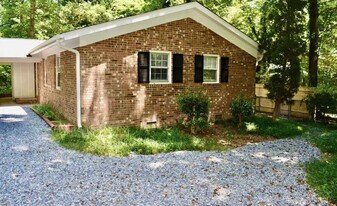 324 Carlton Dr in Chapel Hill, NC - Building Photo