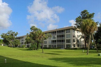 2900 N Palm Aire Dr in Pompano Beach, FL - Building Photo - Building Photo