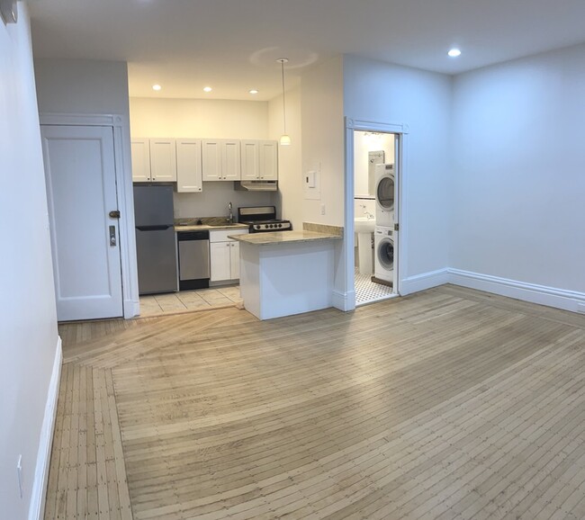172 Newbury St, Unit 4