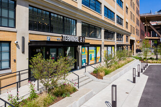 Terminal 21 in Pittsburgh, PA - Foto de edificio - Building Photo