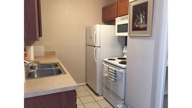 10910 Baltic Dr, Unit 1 in San Antonio, TX - Foto de edificio - Building Photo