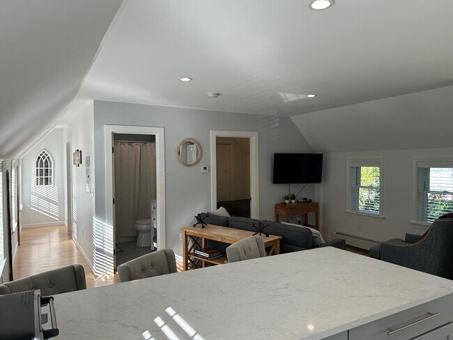 9 Angle St in Dover, NH - Building Photo - Building Photo