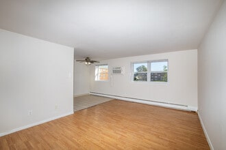 Stonebridge Run Apartments in Bristol, PA - Building Photo - Interior Photo