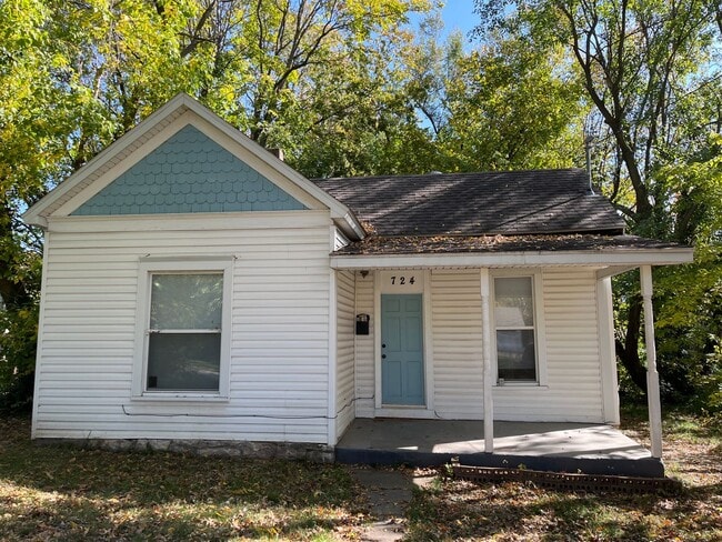 property at 724 N Rogers Ave