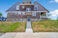 1954 Indianola Ave in Columbus, OH - Foto de edificio - Building Photo