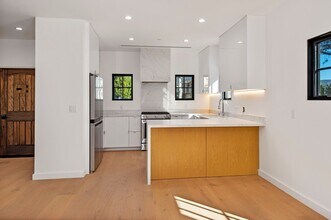 4285 Carpinteria Ave in Carpinteria, CA - Building Photo - Building Photo