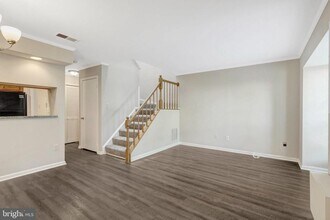 6014 Havener House Way in Centreville, VA - Building Photo - Building Photo