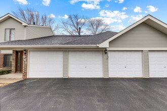 961 Cumberland Ct in Roselle, IL - Building Photo - Building Photo
