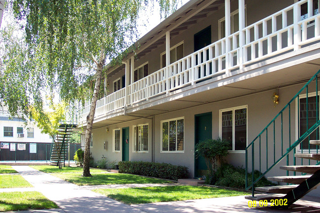 2530 S Street  Apartments in Sacramento, CA - Foto de edificio - Building Photo