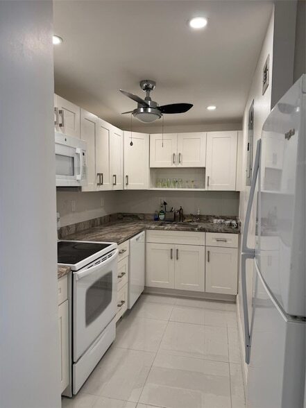 3000 Riomar St, Unit 707 in Fort Lauderdale, FL - Building Photo - Building Photo