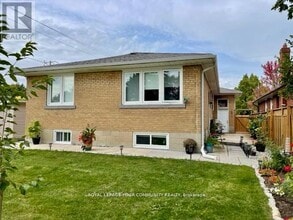 137 Palm Dr in Toronto, ON - Building Photo - Building Photo