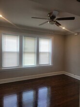 7918 S Essex Ave, Unit 3 in Chicago, IL - Building Photo - Building Photo