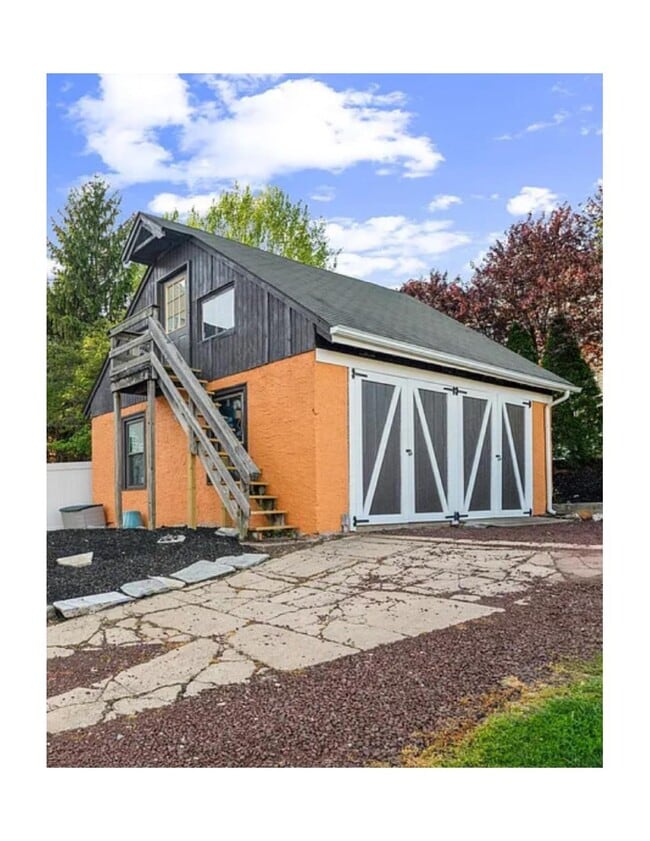 814 E Hector St, Unit Garage in Conshohocken, PA - Foto de edificio - Building Photo