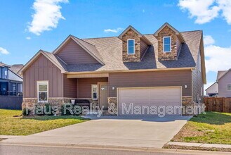 339 Bluebriar Trace in Clarksville, TN - Building Photo - Building Photo
