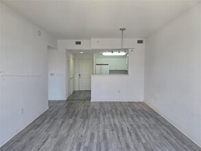 10 Aragon Ave in Miami, FL - Building Photo - Building Photo