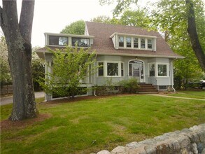163 Pleasant St in Arlington, MA - Building Photo - Building Photo