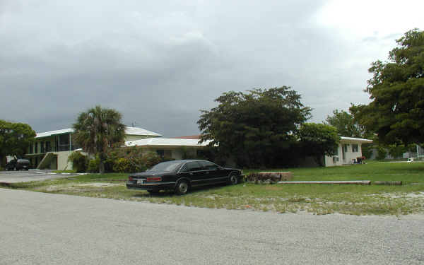 541 NE 45th St in Boca Raton, FL - Foto de edificio - Building Photo