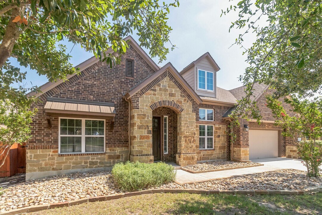 5900 Lipan Apache Bnd in Austin, TX - Building Photo