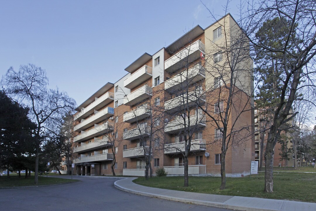 Villa Nova in Mississauga, ON - Building Photo