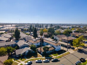 2650 E Park Ln in Anaheim, CA - Building Photo - Building Photo