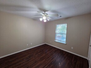22885 Lantern Hills Dr in Kingwood, TX - Foto de edificio - Building Photo