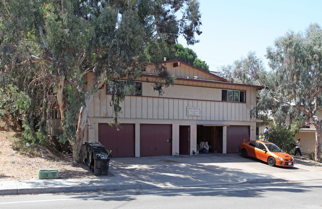 Sandy's Apartments in San Diego, CA - Building Photo
