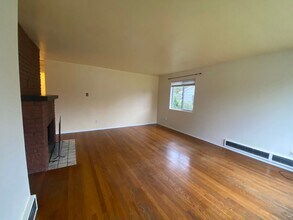10345 Dibble Ave NW in Seattle, WA - Building Photo - Building Photo
