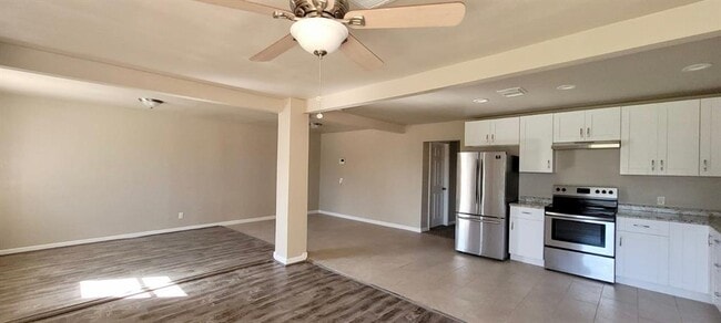 3103 Sunnydale Dr photo'