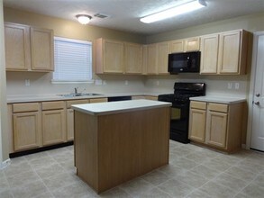32035 Annice Ln in Pinehurst, TX - Building Photo - Building Photo
