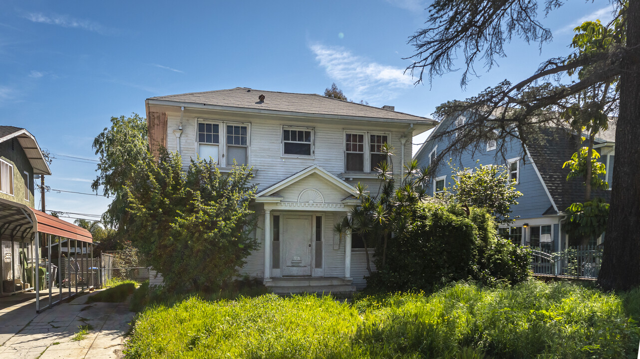 616 N Mariposa Ave in Los Angeles, CA - Building Photo