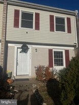 8286 White Pine Dr in Manassas Park, VA - Building Photo