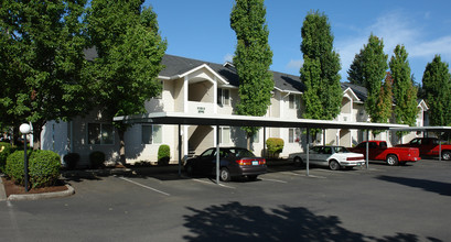 Crestbrook Apartments in Salem, OR - Foto de edificio - Building Photo