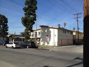 10242 S 10th Ave in Inglewood, CA - Building Photo - Building Photo