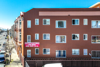 Kensington Manor Apartments in Oakland, CA - Building Photo - Building Photo