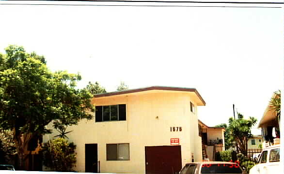 1575 Chestnut Ave in Long Beach, CA - Building Photo