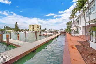7930 Tatum Waterway Dr in Miami Beach, FL - Building Photo - Building Photo