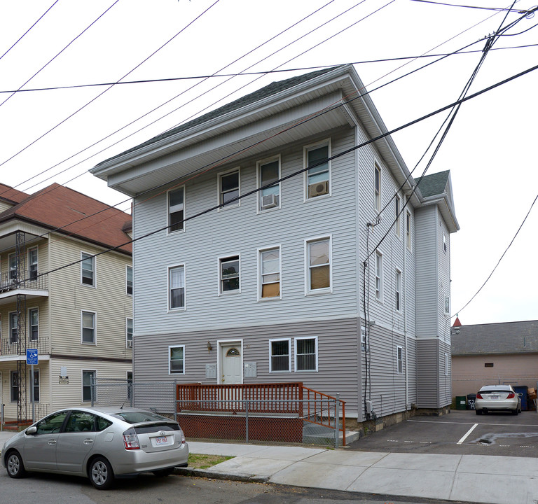 32 Holly St in New Bedford, MA - Building Photo