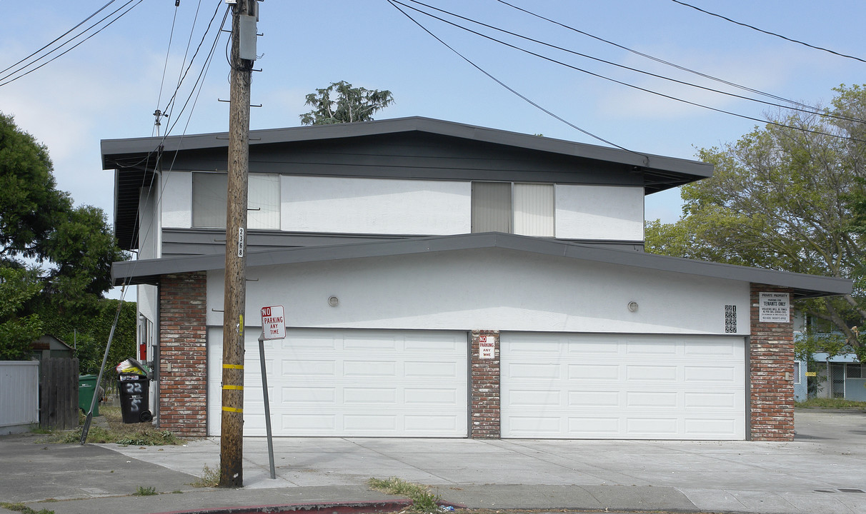 221-227 Rondale Ct in Hayward, CA - Building Photo