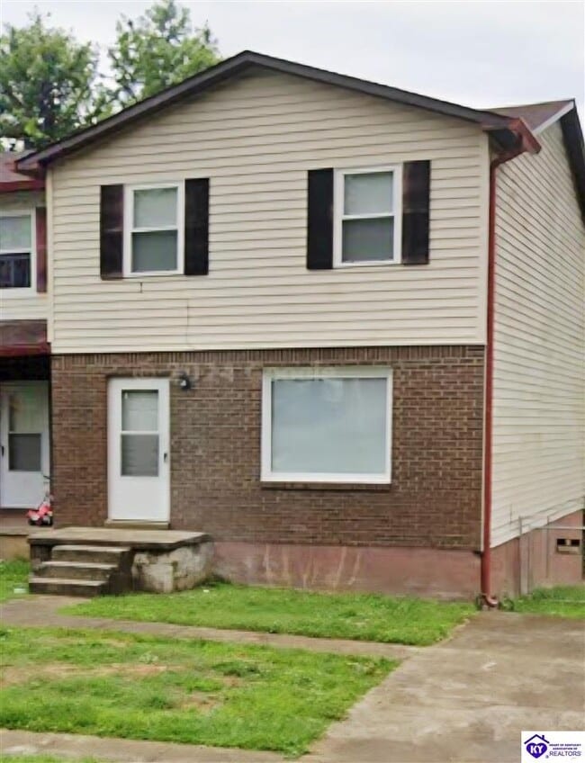 property at 1204 Clear Ridge Ln