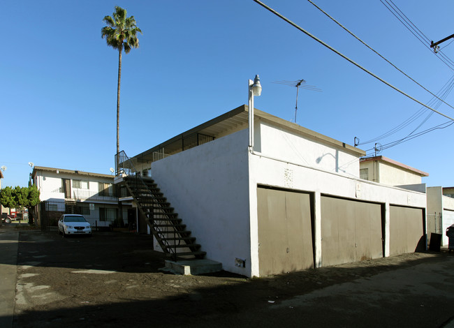 218 W Wilson Ave in Orange, CA - Building Photo - Building Photo