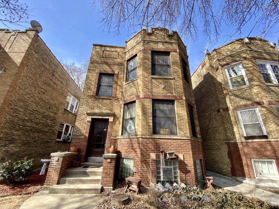 4738 N Karlov Ave in Chicago, IL - Building Photo