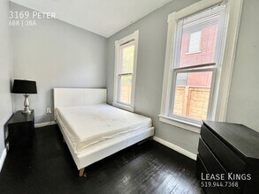Furnished 6 Bed, 3 Bath, 2 Kitchens - Minu in Windsor, ON - Building Photo - Building Photo