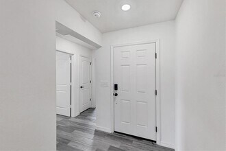 7335 34th Ct E in Sarasota, FL - Building Photo - Building Photo