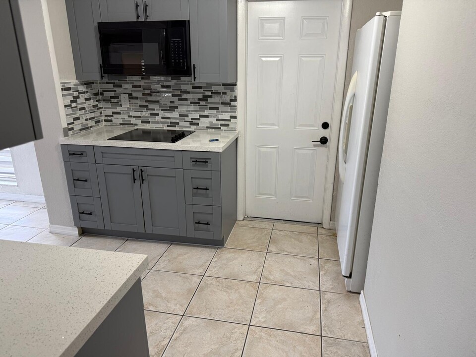 3196 Normandy Dr in Port Charlotte, FL - Building Photo